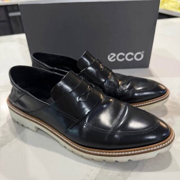 Ecco Incise Tailored Leather SlipOn Loafer Womens Size 8 Black Minimalist Preppy - Picture 4 of 9